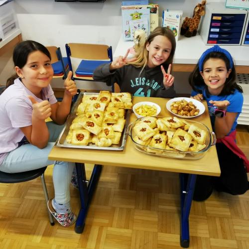 Gesunde Jause, 4. Stufe - Apfeltaschen mit den eigenen Äpfeln vom Schulgarten