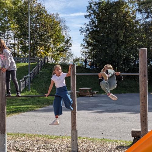 Spielplatzbesuch - Reck 