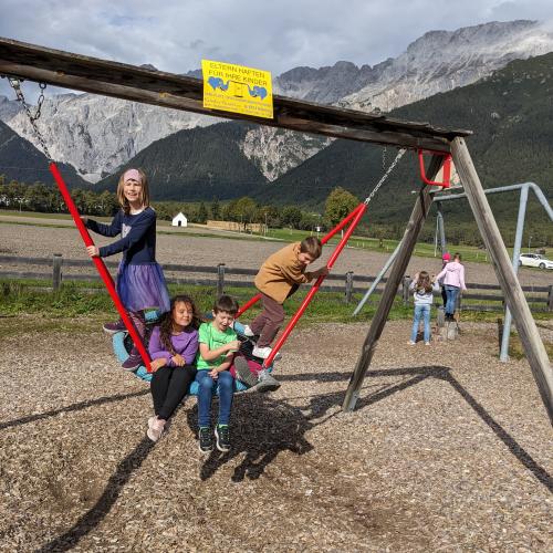Spielplatzbesuch - Schaukel 