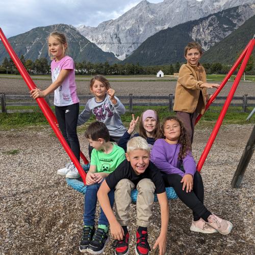 Spielplatzbesuch - Schaukel 