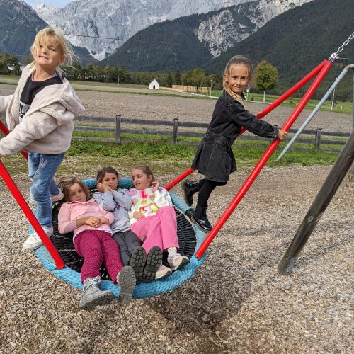 Spielplatzbesuch - Schaukel 