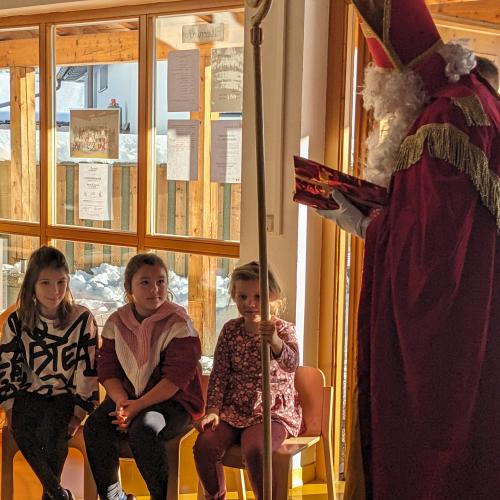Der Nikolaus wusste sehr viel zu berichten 