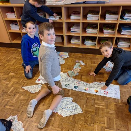 Stationsarbeit Sachunterricht - magnetisches Österreichpuzzle mit Bundesländerwappen
