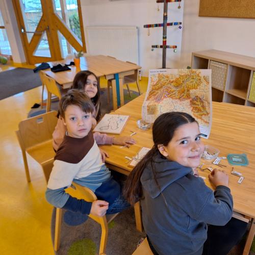 Stationsarbeit Sachunterricht - Steckspiel zu Tirols Bezirke und Bezirkshauptorte