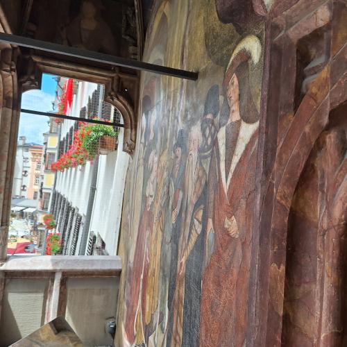 Am Goldenen Dachl Balkon