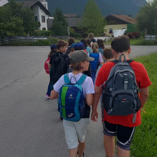 Auf dem Weg zur Bushaltestelle