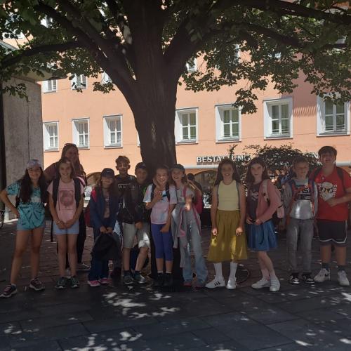 Gruppenfoto in der Ursulinenpassage (am Weg zur Bushaltestelle)