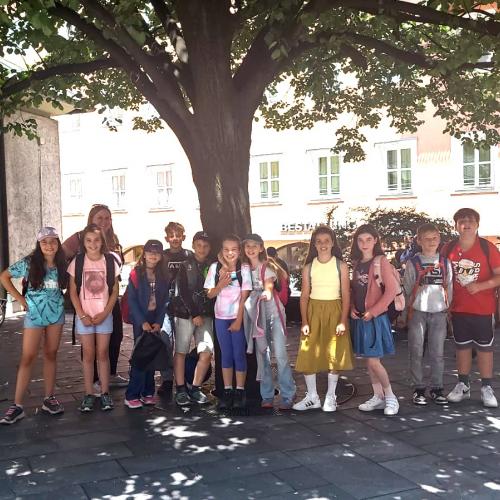 Gruppenfoto in der Ursulinenpassage (am Weg zur Bushaltestelle)