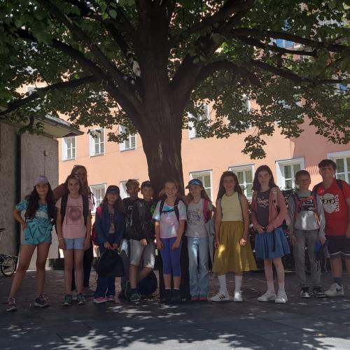 Gruppenfoto in der Ursulinenpassage (am Weg zur Bushaltestelle)