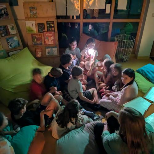 Gruselgeschichten erzählen vor dem Schlafen