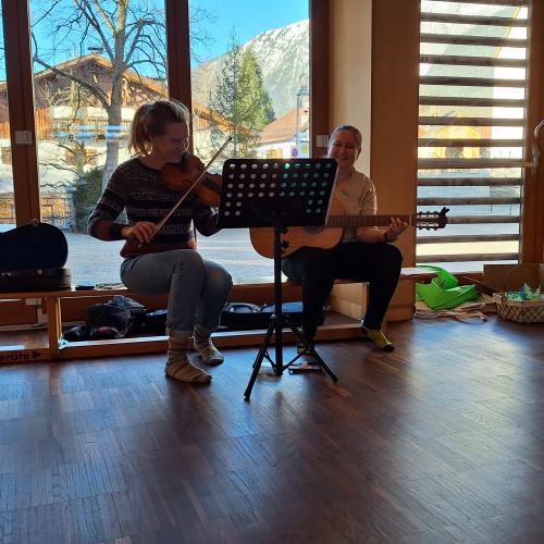 Probe für die Weihnachtsaufführung - Die "Lehrerband"