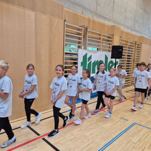 Einzug mit allen 10 Klassen 