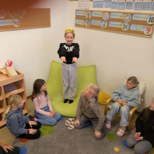 Geburtstagskind beim Dirigieren 