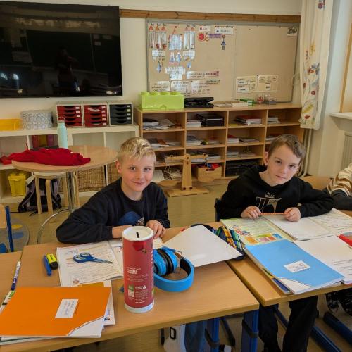 Kinder beim klassenübergreifenden Lernen 