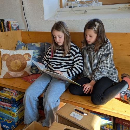 Lesen in der Bibliothek 