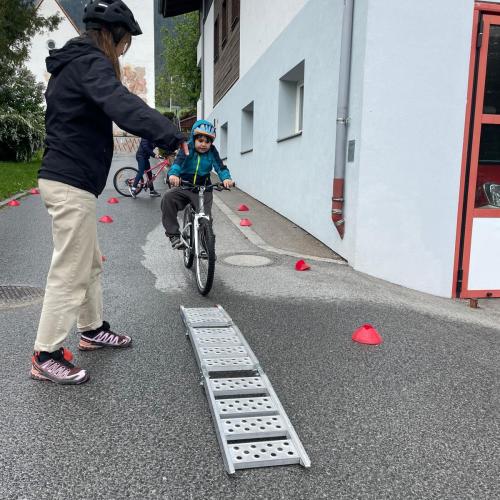 Radtechniktraining Rampe aus Metall 