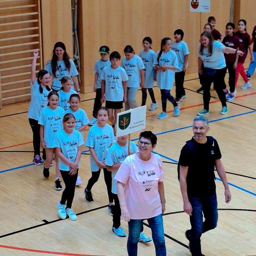 Einzug mit allen Schulen 