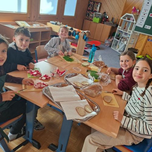 Die 3. Stufe bereitet die gesunde Jause zu