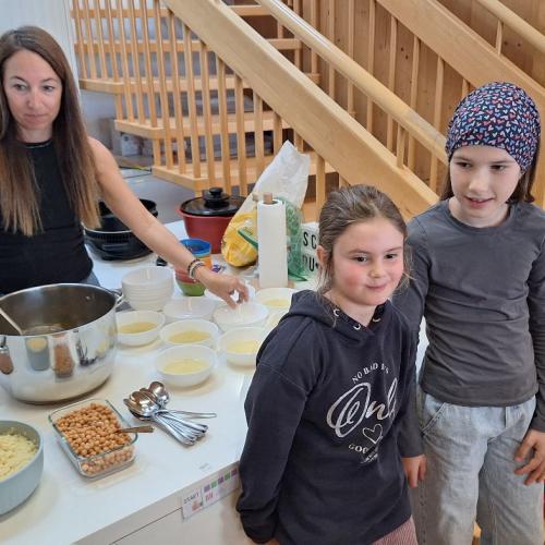 Die 3. Stufe bereitet die gesunde Jause zu