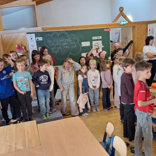 Die 3. Stufe bereitet die gesunde Jause zu