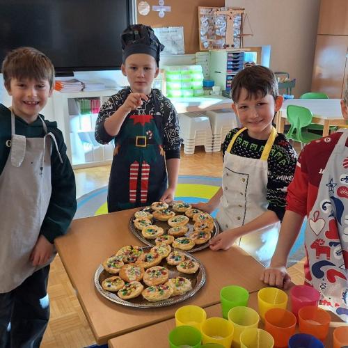 Die 2. Stufe bereitet die gesunde Jause für alle vor