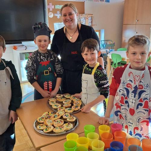 Die 2. Stufe bereitet die gesunde Jause für alle vor