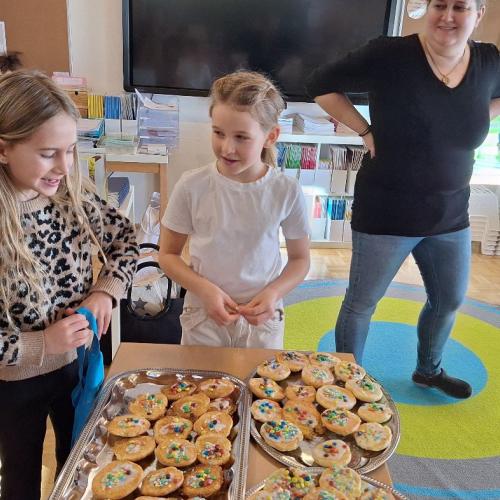 Die 2. Stufe bereitet die gesunde Jause für alle vor