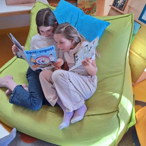 Nach getaner Arbeit: Lesen in der Leseecke