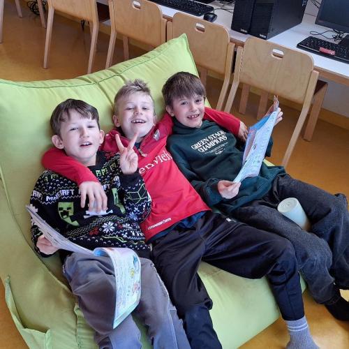 Nach getaner Arbeit: Lesen in der Leseecke