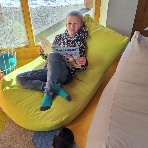 Nach getaner Arbeit: Lesen in der Leseecke