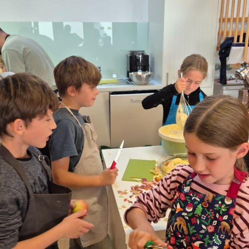 die fleißigen Köchinnen und Köche 
