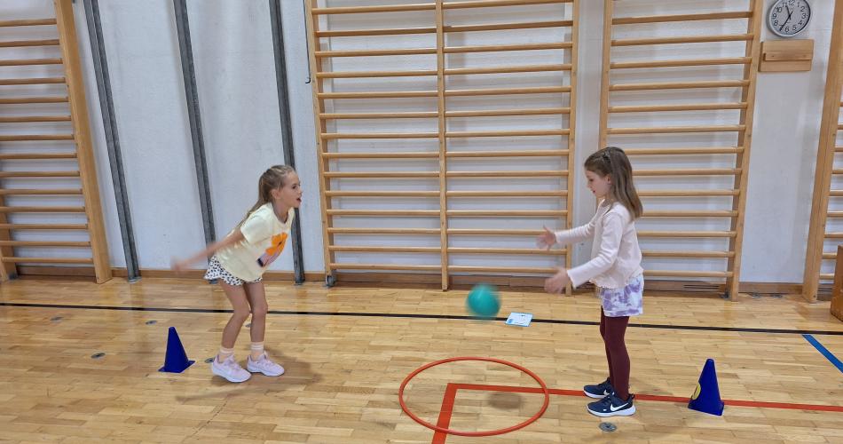 Spaß im Turnunterricht - Ballwurfstationen
